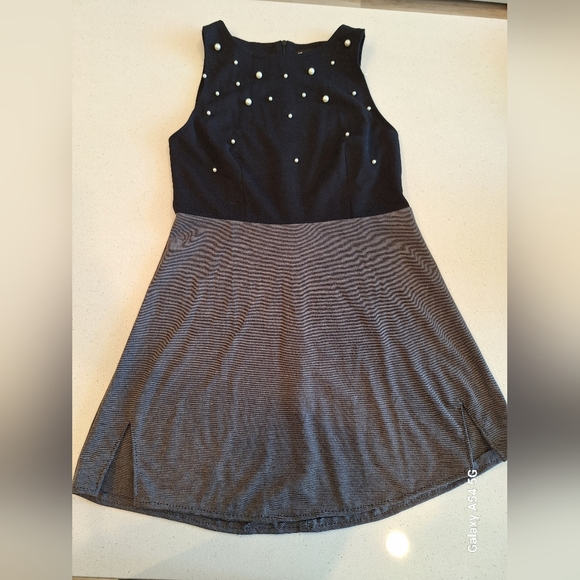 Black and Gray Formal Dress with Pearls at Thigh length and Sleevless - Picture 2 of 4